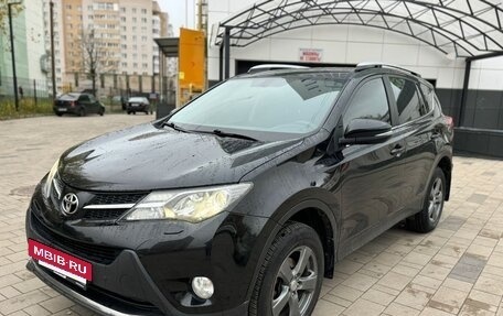 Toyota RAV4, 2015 год, 1 890 000 рублей, 2 фотография