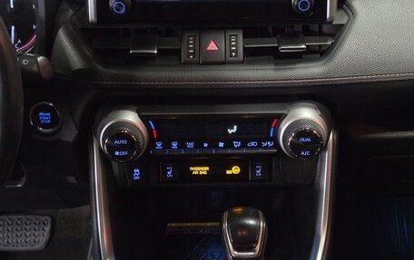 Toyota RAV4, 2020 год, 3 100 000 рублей, 5 фотография