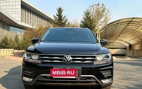 Volkswagen Tiguan II, 2021 год, 2 425 000 рублей, 2 фотография