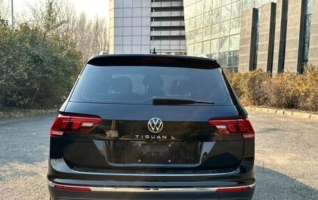 Volkswagen Tiguan II, 2021 год, 2 425 000 рублей, 5 фотография