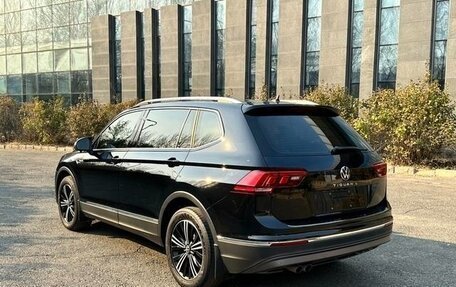 Volkswagen Tiguan II, 2021 год, 2 425 000 рублей, 6 фотография