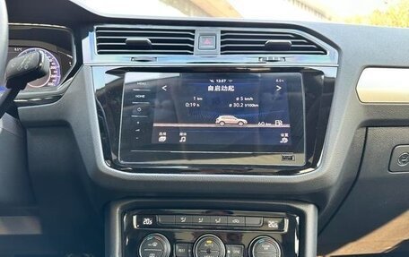 Volkswagen Tiguan II, 2021 год, 2 425 000 рублей, 10 фотография