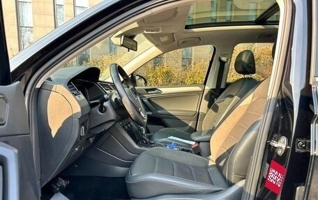 Volkswagen Tiguan II, 2021 год, 2 425 000 рублей, 11 фотография