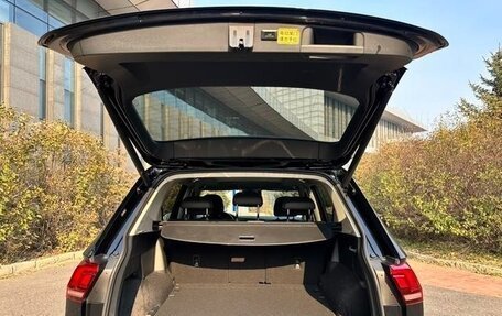 Volkswagen Tiguan II, 2021 год, 2 425 000 рублей, 14 фотография