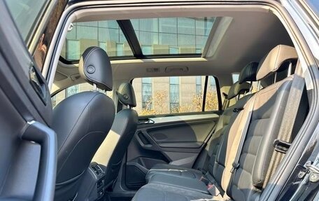 Volkswagen Tiguan II, 2021 год, 2 425 000 рублей, 12 фотография