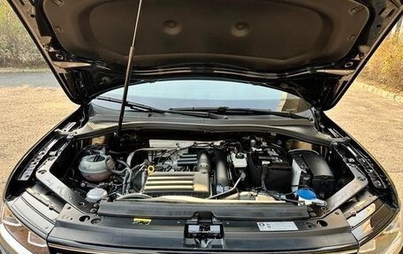 Volkswagen Tiguan II, 2021 год, 2 425 000 рублей, 13 фотография