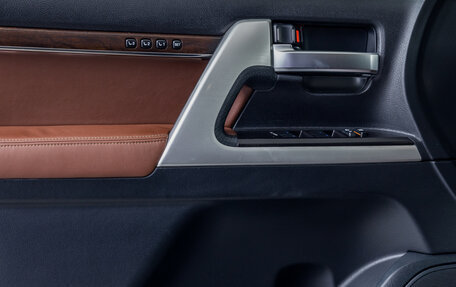 Toyota Land Cruiser 200, 2015 год, 5 100 000 рублей, 14 фотография