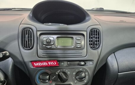 Toyota Yaris Verso, 2003 год, 407 000 рублей, 17 фотография