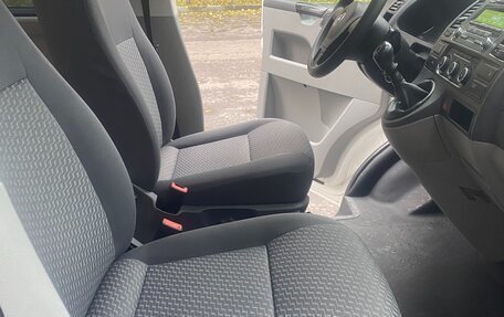 Volkswagen Caravelle T5, 2013 год, 2 350 000 рублей, 13 фотография