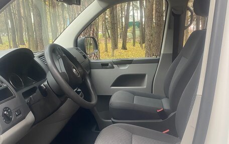 Volkswagen Caravelle T5, 2013 год, 2 350 000 рублей, 7 фотография