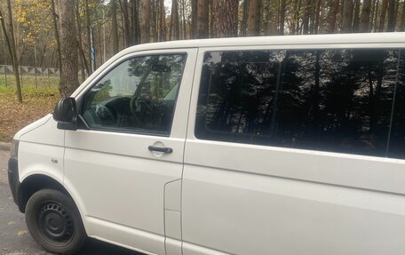 Volkswagen Caravelle T5, 2013 год, 2 350 000 рублей, 5 фотография