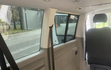 Volkswagen Caravelle T5, 2013 год, 2 350 000 рублей, 18 фотография