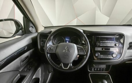 Mitsubishi Outlander III рестайлинг 3, 2020 год, 2 097 000 рублей, 15 фотография