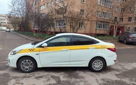 Hyundai Solaris II рестайлинг, 2013 год, 400 000 рублей, 5 фотография
