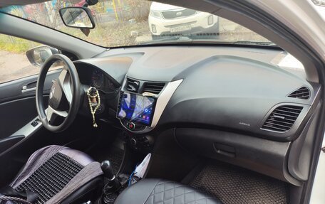 Hyundai Solaris II рестайлинг, 2013 год, 400 000 рублей, 2 фотография