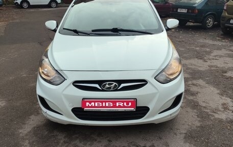 Hyundai Solaris II рестайлинг, 2013 год, 400 000 рублей, 4 фотография