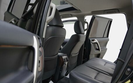 Toyota Land Cruiser Prado 150 рестайлинг 2, 2017 год, 3 349 000 рублей, 5 фотография