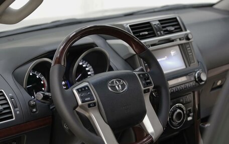 Toyota Land Cruiser Prado 150 рестайлинг 2, 2017 год, 3 349 000 рублей, 12 фотография