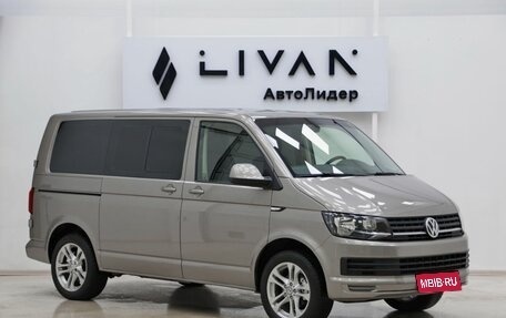 Volkswagen Caravelle T6 рестайлинг, 2015 год, 2 219 000 рублей, 1 фотография