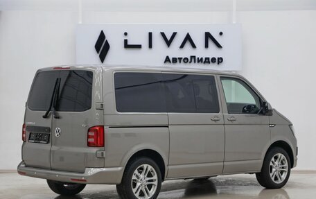 Volkswagen Caravelle T6 рестайлинг, 2015 год, 2 219 000 рублей, 4 фотография