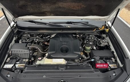 Toyota Land Cruiser Prado 150 рестайлинг 2, 2018 год, 4 500 000 рублей, 12 фотография