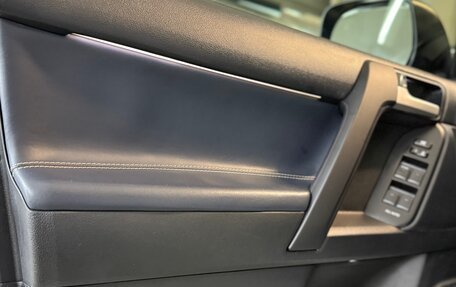 Toyota Land Cruiser Prado 150 рестайлинг 2, 2018 год, 4 500 000 рублей, 25 фотография