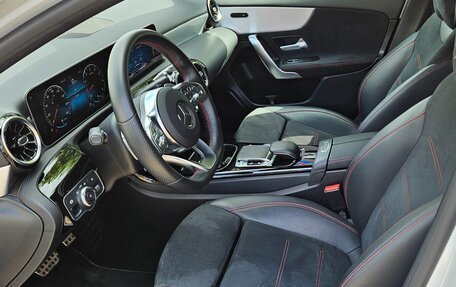 Mercedes-Benz A-Класс, 2019 год, 2 500 000 рублей, 8 фотография