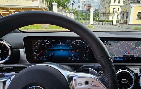 Mercedes-Benz A-Класс, 2019 год, 2 500 000 рублей, 10 фотография