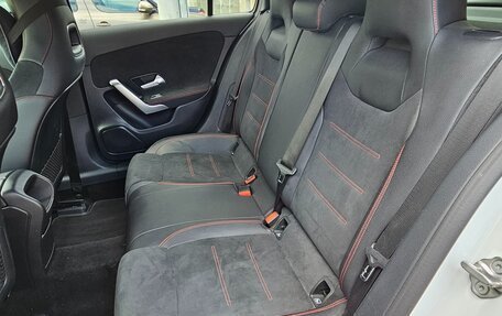 Mercedes-Benz A-Класс, 2019 год, 2 500 000 рублей, 11 фотография