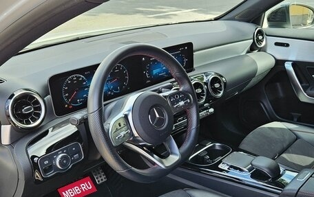 Mercedes-Benz A-Класс, 2019 год, 2 500 000 рублей, 7 фотография