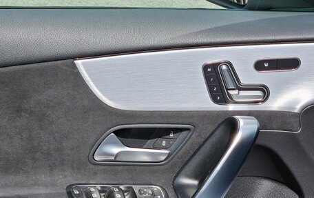 Mercedes-Benz A-Класс, 2019 год, 2 500 000 рублей, 15 фотография