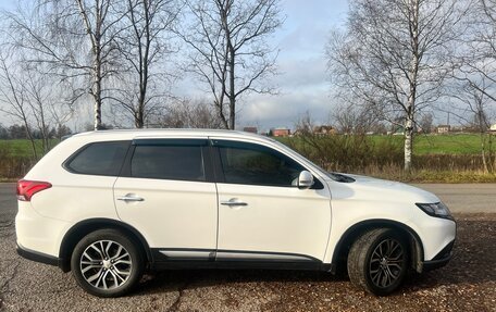 Mitsubishi Outlander III рестайлинг 3, 2015 год, 1 680 000 рублей, 4 фотография