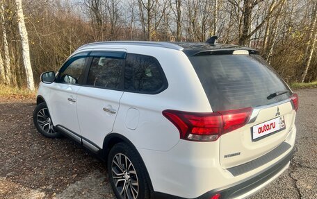 Mitsubishi Outlander III рестайлинг 3, 2015 год, 1 680 000 рублей, 8 фотография