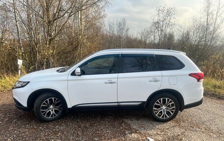 Mitsubishi Outlander III рестайлинг 3, 2015 год, 1 680 000 рублей, 6 фотография