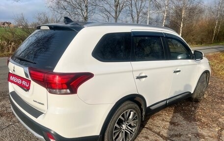Mitsubishi Outlander III рестайлинг 3, 2015 год, 1 680 000 рублей, 7 фотография