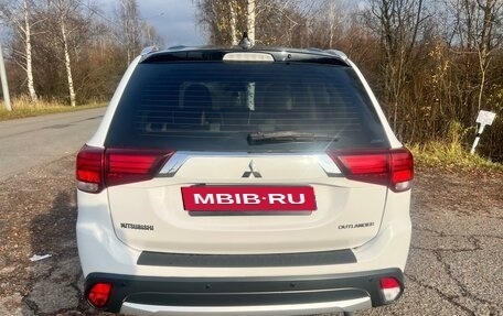 Mitsubishi Outlander III рестайлинг 3, 2015 год, 1 680 000 рублей, 5 фотография