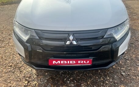 Mitsubishi Outlander III рестайлинг 3, 2015 год, 1 680 000 рублей, 14 фотография