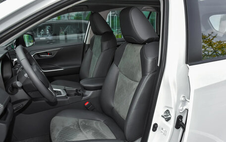 Toyota RAV4, 2025 год, 2 820 000 рублей, 20 фотография