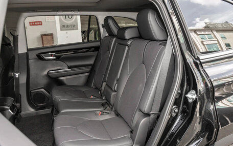 Toyota Highlander, 2025 год, 4 950 000 рублей, 15 фотография