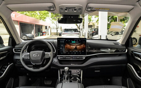 Toyota Highlander, 2025 год, 4 950 000 рублей, 21 фотография