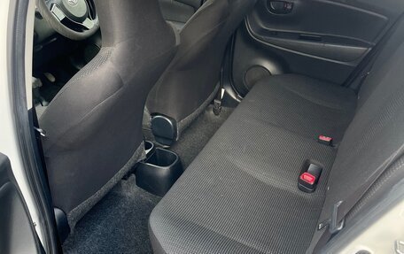 Toyota Vitz, 2018 год, 990 000 рублей, 10 фотография