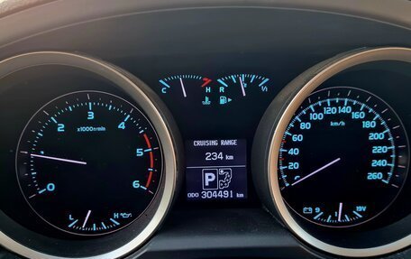 Toyota Land Cruiser 200, 2010 год, 2 600 000 рублей, 18 фотография