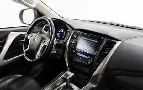 Mitsubishi Pajero Sport III рестайлинг, 2019 год, 2 720 000 рублей, 7 фотография