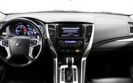 Mitsubishi Pajero Sport III рестайлинг, 2019 год, 2 720 000 рублей, 9 фотография