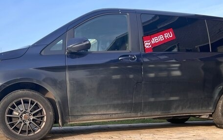 Mercedes-Benz V-Класс, 2017 год, 2 400 000 рублей, 2 фотография