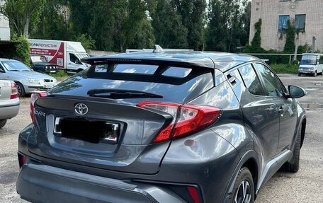 Toyota C-HR I рестайлинг, 2017 год, 2 600 000 рублей, 4 фотография