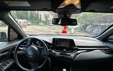 Toyota C-HR I рестайлинг, 2017 год, 2 600 000 рублей, 8 фотография