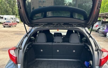 Toyota C-HR I рестайлинг, 2017 год, 2 600 000 рублей, 7 фотография