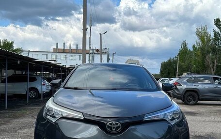 Toyota C-HR I рестайлинг, 2017 год, 2 600 000 рублей, 2 фотография
