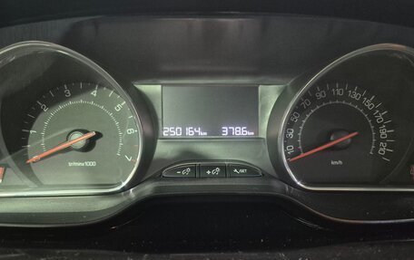 Peugeot 208 II, 2013 год, 649 900 рублей, 9 фотография